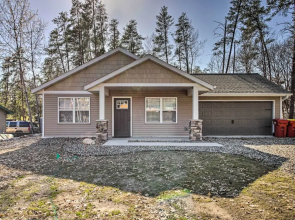 Breezy Point Cabin w/ Fire Pit - Walk to Lake