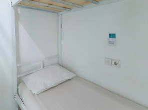 The Ruum Hostel Canggu by ZUZU