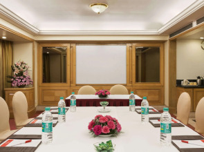 Ramada Plaza by Wyndham Palm Grove