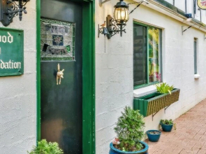 Mount Mee Country Inn Bed & Breakfast
