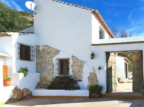 Authentic Country Home with Private Swimming Pool near Torcal de Antequera Nature Park