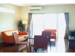 Resort Class Inn Onna