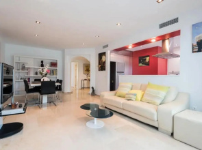 Charming 2 Bedroom Trocadero Arena area