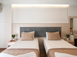 Royce Hotel
