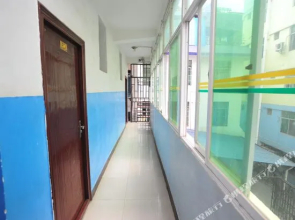 Xinjun Hotel(景洪鑫郡酒店（泼水广场店）)
