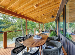 Modern, Riverfront Family House w/ Balcony & Grill