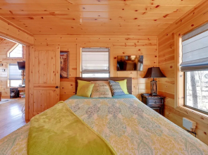 Broken Bow Cabin w/ Hot Tub & Fire Pit, Near Lake!