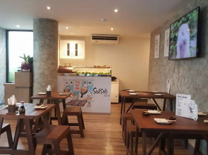 Boutique Poo-Yai Lee