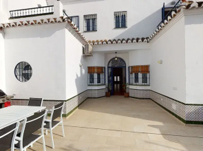 5 Bedroom-privatepool-balcony-sea View-nerja