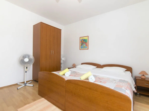 Apartments Jakov