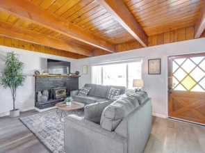 2 Mi to Trails: Modern Mountain Condo in Big Bear