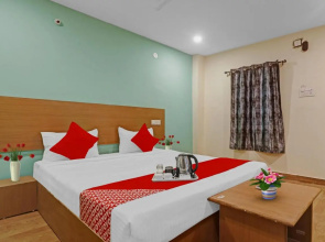 OYO 91582 Hotel Lavish Stay