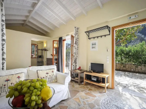 Agathi Cottage in Longos