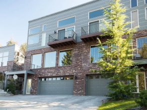 NEW Condo Downwider with Hot Tub, Minutes Away from The Columbia River Gorge by RedAwning