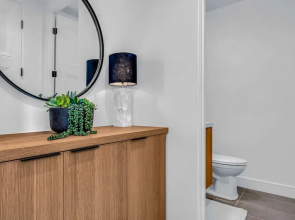 Modern Miralon - Sophisticated Retreat for Up To 5 w/ Resort Amenities