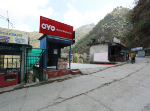 OYO Flagship 28382 Nautiyal Home Stay
