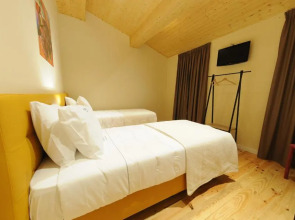 Naya - Downtown Guesthouse