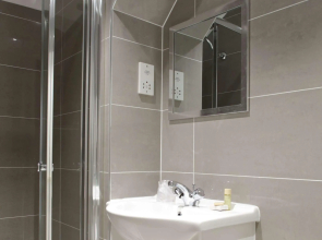 Kensington Gardens Hotel