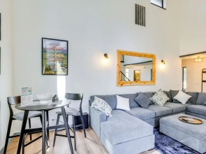 Hot Tub: Family Retreat 22 Mi to Mt Bachelor!