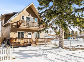 Modern Red Lodge Cabin - Walk to Broadway Ave