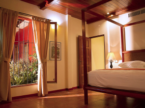 Estrada Hotel & Bistro