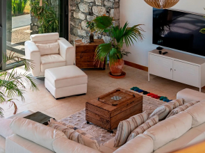 Spacious tranquil premium villa, A/C, large garden, sea-view – Garden Paradise
