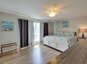 Pool & Lake Hamilton Access: Hot Springs Condo!