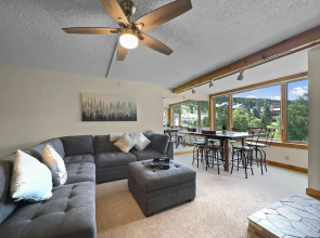 Timeless Classic Ski Condo - SH404 by RedAwning