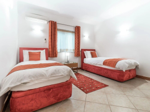 Posh Apartment in Lagos with Hot Tub