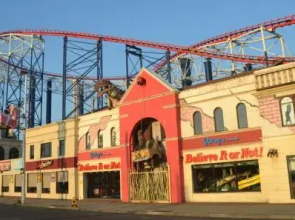 Camelot Seafront Hotel