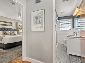 Historic Mountain Ave Bungalow - Walk Everywhere!