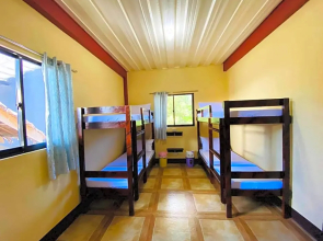 Yolly's Tourist Inn Private room