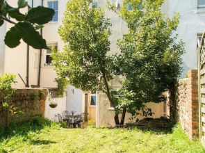 Bright and Spacious 1 Bedroom Flat With Garden