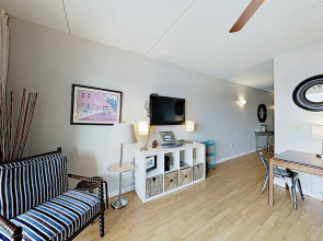 2 Historic District S, River-views Balconies 2 Bedroom Condo