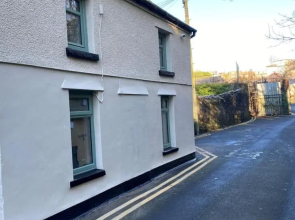 Modern 2 bedroom cottage near Bike Park Wales.