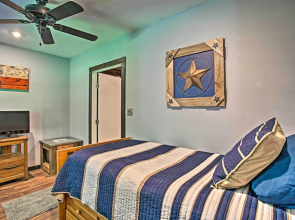 Charming Quitman Cabin < 2 Miles to Lake Fork