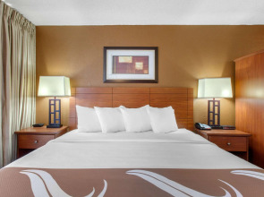 Quality Inn View of Lake Powell - Page