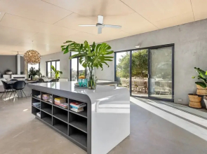 Luxury Portsea Sanctuary Gas Heat Pool Gardens