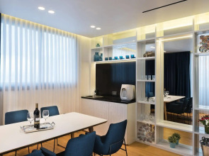 Sea Side by Zvieli Hotels