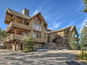 Stunning Ski-in/ski-out Penthouse Condo w/ Hot Tub
