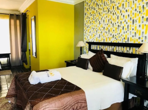 Kings Hotel And Gallery