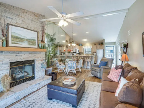 Lakefront Osage Beach Abode w/ Grill & Pool Access