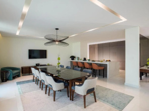 Th8 Palm Dubai Beach Resort, Vignette Collection, by IHG