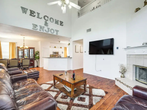 3 Mi to Dfw: Pet-friendly Euless Home