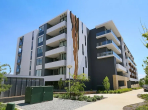 Large Modern 2 Bedroom Apartment near Lake Claremont
