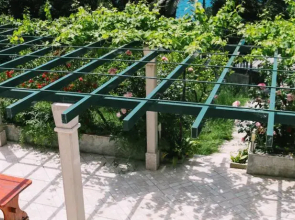 Seafront vacation house w JACUZZI 5 meters from beach