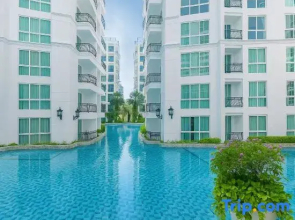 Olympia apartment in downtown Pattaya, ring community swimming pool