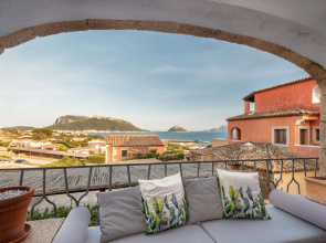 The property includes a double bedroom, a bathroom with a shower, large living room with sofa-bed (f-FIGAROLO1_PP