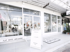 Flat White Cafe x Poshtel