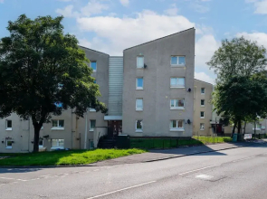 2 Bedroom Flat - Free Parking